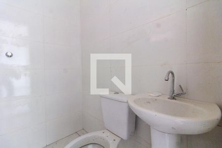 Banheiro de casa para alugar com 1 quarto, 44m² em Cipava, Osasco