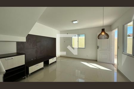 Sala de casa de condomínio para alugar com 3 quartos, 150m² em Recreio dos Bandeirantes, Rio de Janeiro