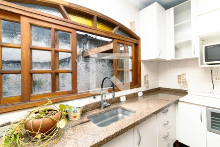 Casa à venda com 250m², 4 quartos e 6 vagas Casa à venda com 250m², 4 quartos e 6 vagasCozinha