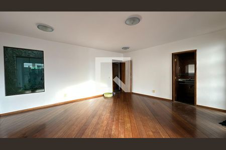 Casa para alugar com 360m², 4 quartos e 2 vagasSala