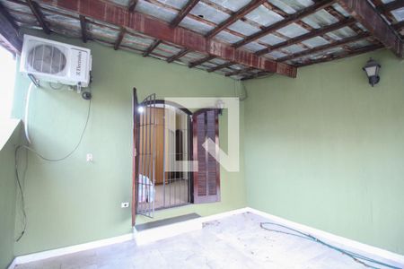 Casa à venda com 260m², 3 quartos e 1 vaga Casa à venda com 260m², 3 quartos e 1 vagaVaranda