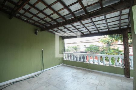 Casa à venda com 260m², 3 quartos e 1 vaga Casa à venda com 260m², 3 quartos e 1 vagaVaranda