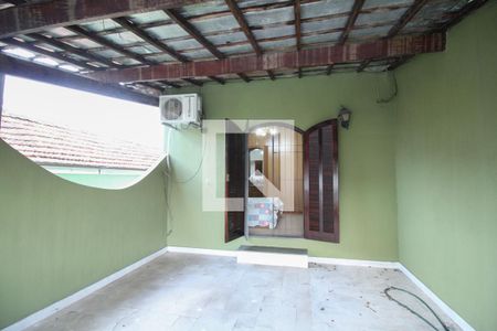 Casa à venda com 260m², 3 quartos e 1 vaga Casa à venda com 260m², 3 quartos e 1 vagaVaranda