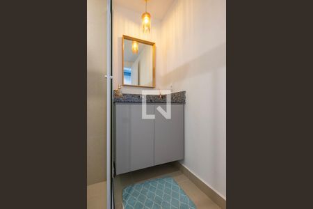 Banheiro de kitnet/studio para alugar com 1 quarto, 25m² em Pinheiros, São Paulo