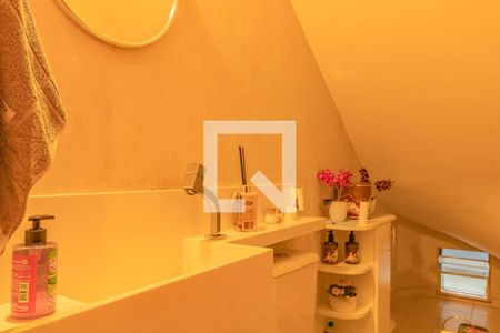 Casa à venda com 140m², 3 quartos e 2 vagasBanheiro