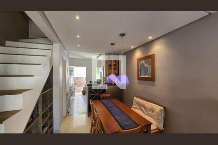 Casa de condomínio à venda com 74m², 2 quartos e 2 vagasSala