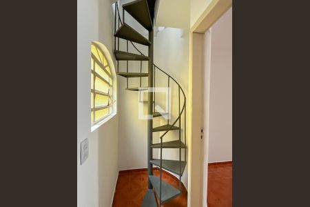 Casa à venda com 90m², 3 quartos e 2 vagasEscadas