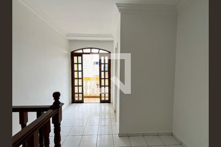 Casa à venda com 90m², 3 quartos e 2 vagasSala