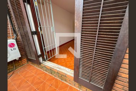 Casa à venda com 90m², 3 quartos e 2 vagasSacada do Quarto 2