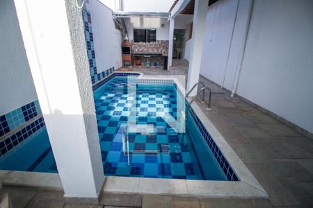 Casa para alugar com 250m², 4 quartos e 2 vagas Casa para alugar com 250m², 4 quartos e 2 vagasPiscina