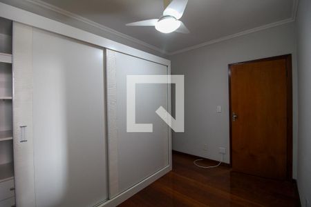 Casa para alugar com 250m², 4 quartos e 2 vagas Casa para alugar com 250m², 4 quartos e 2 vagasQuarto
