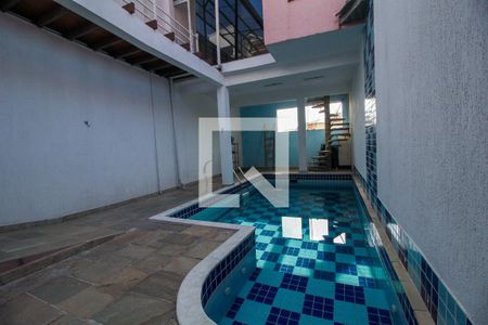 Casa para alugar com 250m², 4 quartos e 2 vagas Casa para alugar com 250m², 4 quartos e 2 vagasPiscina