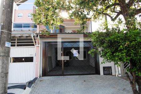 Casa para alugar com 250m², 4 quartos e 2 vagas Casa para alugar com 250m², 4 quartos e 2 vagasFachada