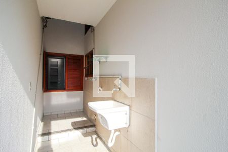 Casa para alugar com 250m², 4 quartos e 2 vagas Casa para alugar com 250m², 4 quartos e 2 vagasÁrea de Serviço 2