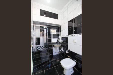 Casa para alugar com 250m², 4 quartos e 2 vagas Casa para alugar com 250m², 4 quartos e 2 vagasBanheiro da Suíte 2