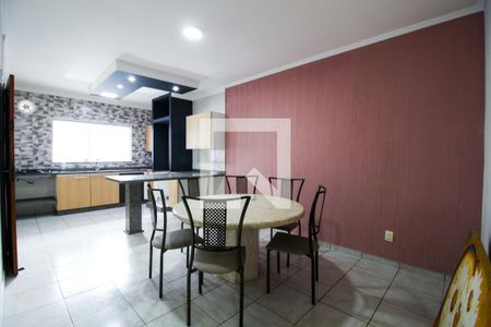 Casa para alugar com 250m², 4 quartos e 2 vagas Casa para alugar com 250m², 4 quartos e 2 vagasCozinha