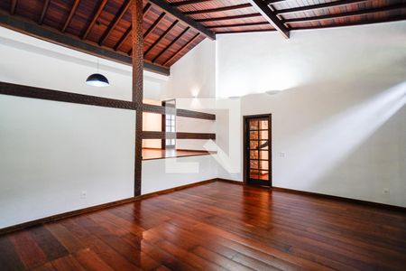 Casa de condomínio para alugar com 360m², 4 quartos e 4 vagasSala