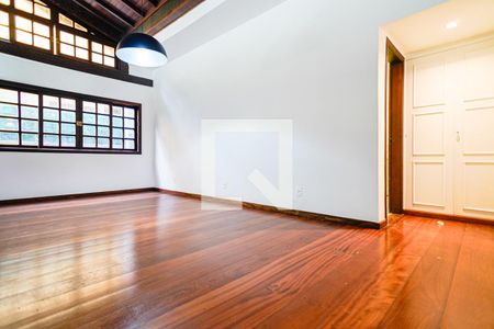 Casa de condomínio para alugar com 360m², 4 quartos e 4 vagasSala