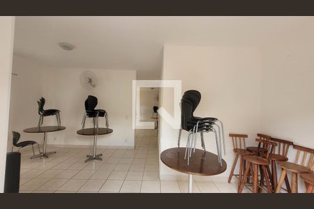 Apartamento à venda com 83m², 3 quartos e 2 vagas Apartamento à venda com 83m², 3 quartos e 2 vagasÁrea comum - Salão de festas