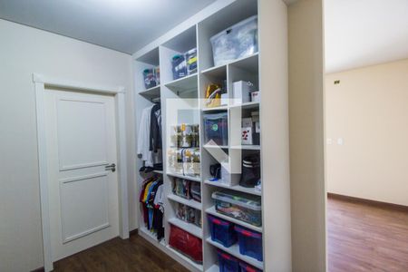 Casa de condomínio à venda com 600m², 6 quartos e 8 vagasCloset da suíte 4