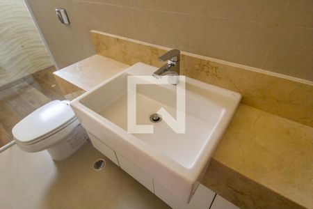 Casa de condomínio à venda com 600m², 6 quartos e 8 vagasBanheiro da Suíte 5