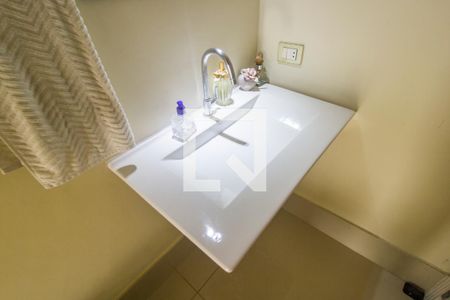 Casa de condomínio à venda com 600m², 6 quartos e 8 vagasDetalhe do banheiro