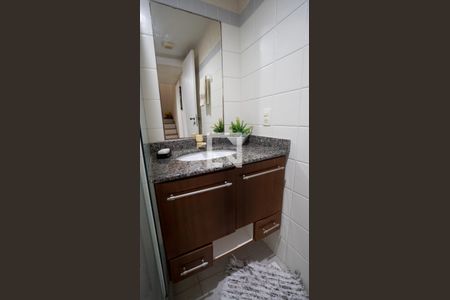 Casa de condomínio à venda com 205m², 5 quartos e 3 vagasBanheiro Social 2