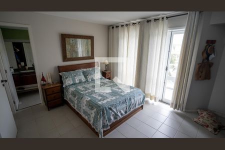 Casa de condomínio à venda com 205m², 5 quartos e 3 vagasSuíte