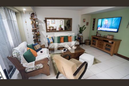 Sala 1 de casa de condomínio à venda com 5 quartos, 205m² em Camboinhas, Niterói