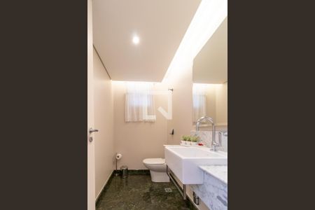 Lavabo de casa de condomínio para alugar com 5 quartos, 400m² em Uberaba, Curitiba