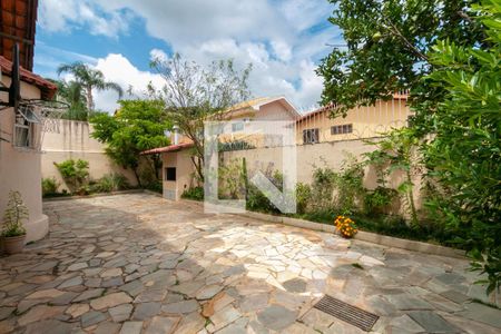 Casa à venda com 400m², 4 quartos e 3 vagas Casa à venda com 400m², 4 quartos e 3 vagasÁrea Externa