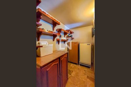 Casa à venda com 400m², 4 quartos e 3 vagas Casa à venda com 400m², 4 quartos e 3 vagasÁrea comum