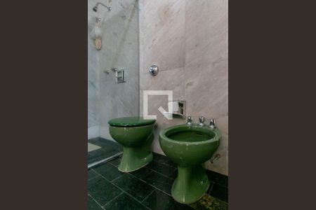 Casa à venda com 400m², 4 quartos e 3 vagas Casa à venda com 400m², 4 quartos e 3 vagasBanheiro de Serviço