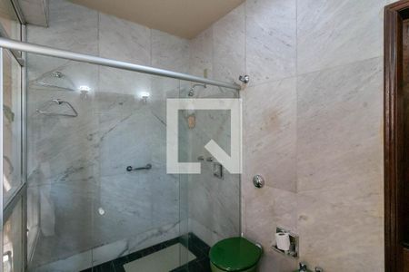 Casa à venda com 400m², 4 quartos e 3 vagas Casa à venda com 400m², 4 quartos e 3 vagasBanheiro de Serviço