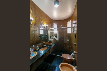 Casa à venda com 400m², 4 quartos e 3 vagas Casa à venda com 400m², 4 quartos e 3 vagasBanheiro Social