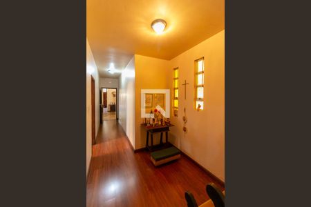 Casa à venda com 400m², 4 quartos e 3 vagas Casa à venda com 400m², 4 quartos e 3 vagasCorredor