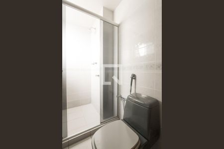 Banheiro suite  de apartamento à venda com 1 quarto, 48m² em Jardim Botânico, Porto Alegre
