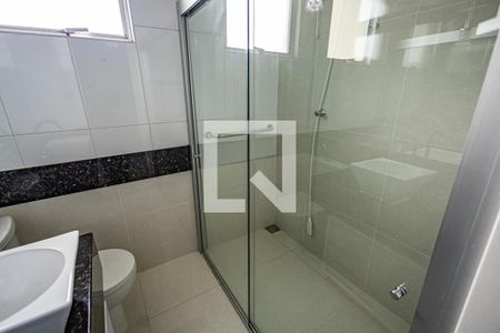 Banheiro de apartamento à venda com 2 quartos, 54m² em Padre Eustáquio, Belo Horizonte