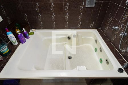 Casa à venda com 280m², 4 quartos e 6 vagasBanheiro - Suíte 