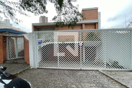 Casa à venda com 280m², 4 quartos e 6 vagasFachada