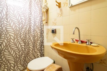 Casa à venda com 280m², 4 quartos e 6 vagasBanheiro de Serviço 