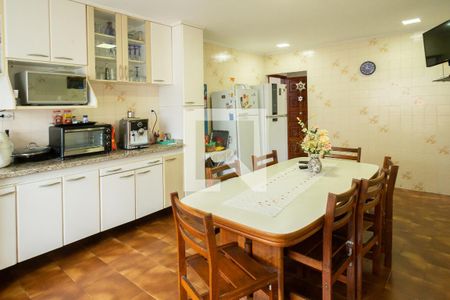 Casa à venda com 280m², 4 quartos e 6 vagasCozinha 