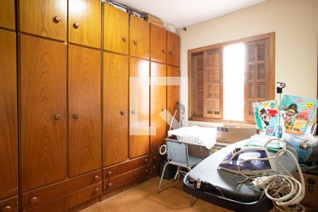 Casa à venda com 280m², 4 quartos e 6 vagasQuarto de Serviço