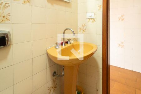 Casa à venda com 280m², 4 quartos e 6 vagasBanheiro de Serviço 