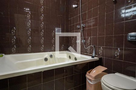 Casa à venda com 280m², 4 quartos e 6 vagasBanheiro - Suíte 