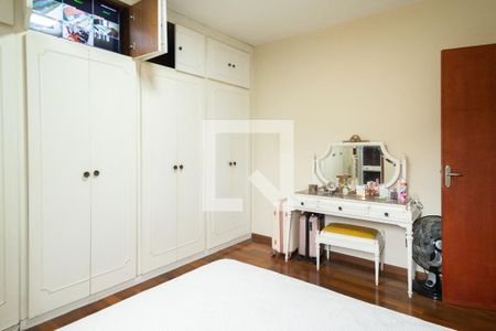 Casa à venda com 280m², 4 quartos e 6 vagasSuíte 