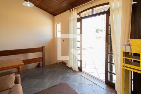 Casa para alugar com 220m², 3 quartos e 2 vagas Casa para alugar com 220m², 3 quartos e 2 vagasSala de Tv