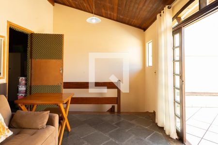 Casa para alugar com 220m², 3 quartos e 2 vagas Casa para alugar com 220m², 3 quartos e 2 vagasSala de Tv