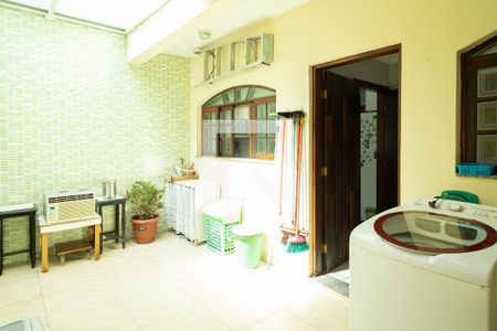 Casa para alugar com 220m², 3 quartos e 2 vagas Casa para alugar com 220m², 3 quartos e 2 vagasÁrea - Churrasqueira