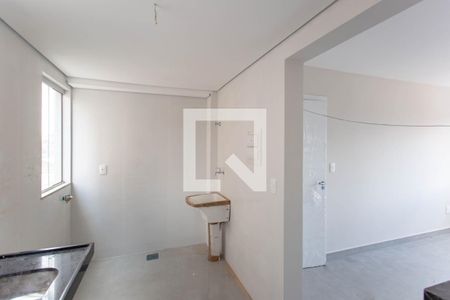 Cozinha de apartamento à venda com 2 quartos, 50m² em Letícia, Belo Horizonte